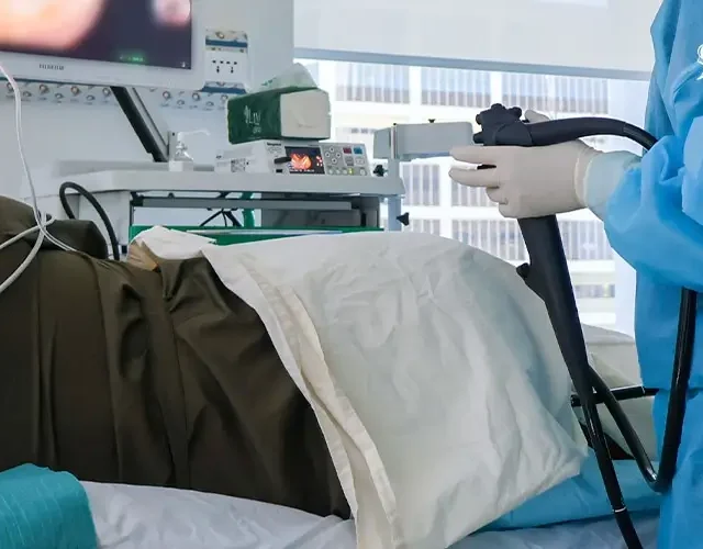 Medical professional performs a colonoscopy procedure at Shinagawa Diagnostic & Preventive Care using advanced equipment.
