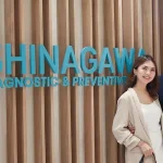 Happy couple posing in front of the Shinagawa Diagnostic & Preventive Care logo wall, reflecting a positive healthcare experience at the clinic.