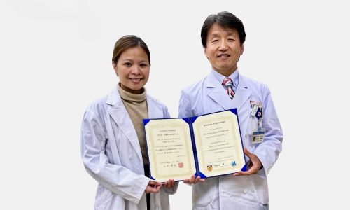 Dra. Celina Adraneda receiving her training completion certificate at Utsunomiya Hospital in Japan last March 10, 2023.